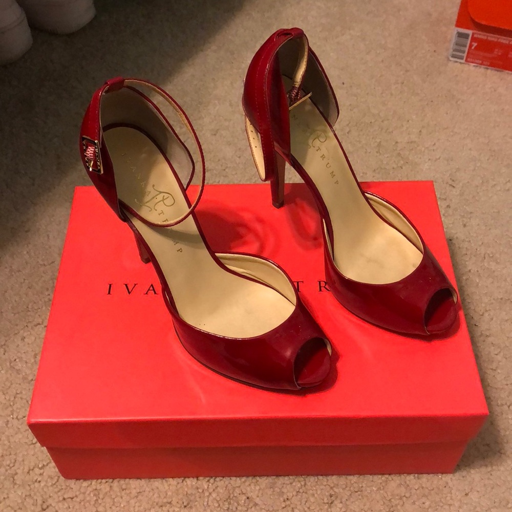 Ivanka Trump dark red pumps